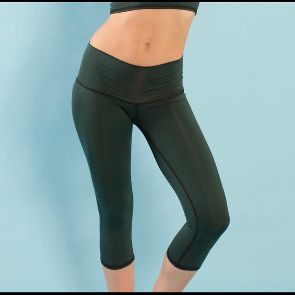Teeki hunter green crop hot yoga pants XS EUC